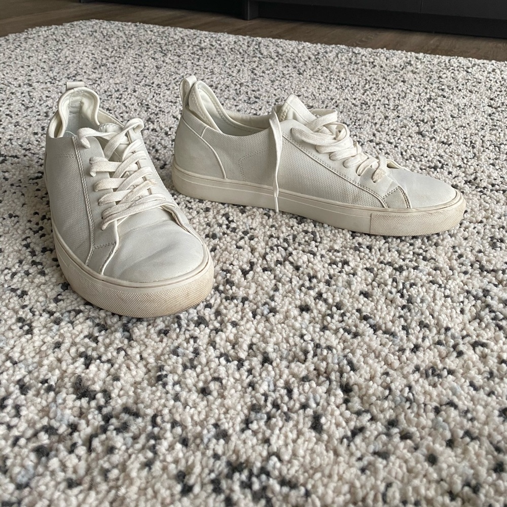 Men’s size 10 good fellow sneakers